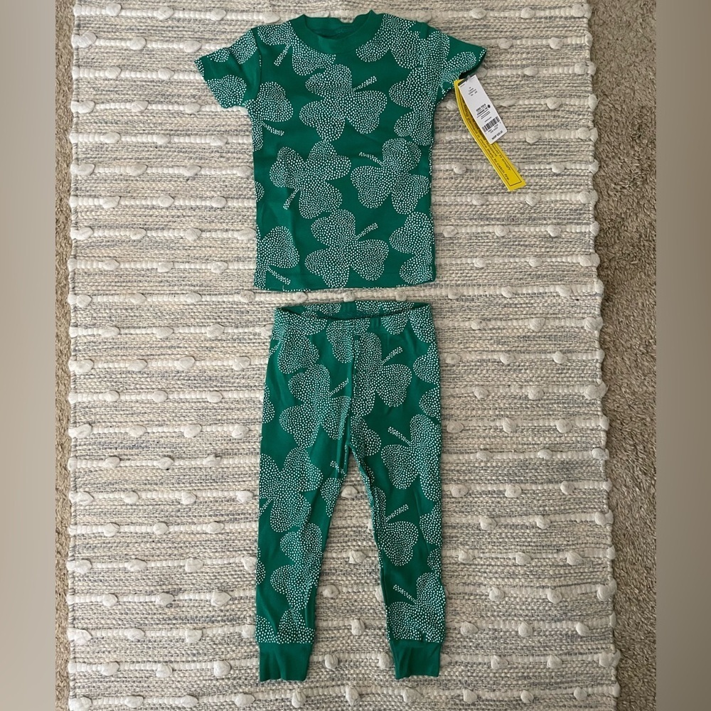18 month st patrick clover two piece set